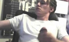 Amateur Twink Is Jerking Off On Webcam