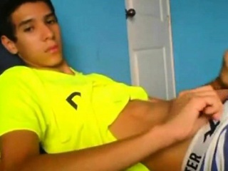 Latino Twink Shows Off When Jerking