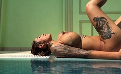 Heidi Van Horny With Huge Tits Underwater