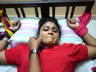 Desi indian finging her fucking pussy for cam at