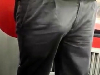 Str8 security guy bulge in metro