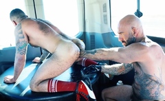 Fisting DILF fucks BFs asshole in van