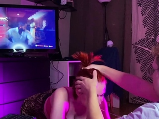 Babe sucks me off while I watch TV