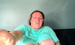 Australian BBW with big boobs gives blowjob