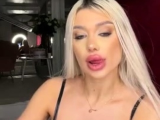 Blonde babe scarlet solo webcam