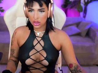 Brunette Solo Webcam Masturbation