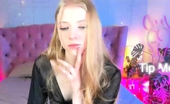 Perfect Blond Making Solo Masturbation
