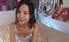 Amateur Webcam Cute Teen Plays Solo with Big Dildo
