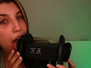 Amateur teen loves toys in her ass