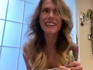MissIvyDoll - Answering Door Naked for Pizza